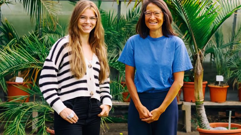 Die Bochumer Forscherinnen Pauline Bohne (links) und Melanie Mark