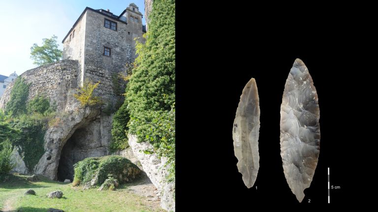 Links: Die Fundstelle Ilsenhöhle unter der Burg Ranis, Thüringen; Rechts: Zwei Blattspitzentypen des LRJ aus der Ilsenhöhle in Ranis, 1) teilweise beidseitig bearbeitete Klingenspitze, 2) bifazielle Blattspitze.
