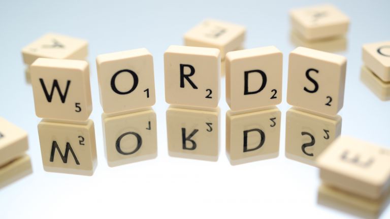 Warum uns mit dem Alter Wörter schlechter einfallen