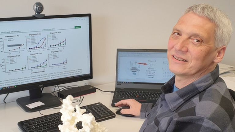 PD Dr. Maik Behrens in seinem Büro