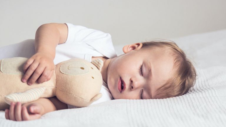Babys beim Schlafen auch ihr episodisches Gedächtnis aufbauen. So können sie sich nach dem Schlaf an die Details einzelner Erlebnisse erinnern.